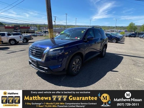 2025 Nissan Pathfinder SV