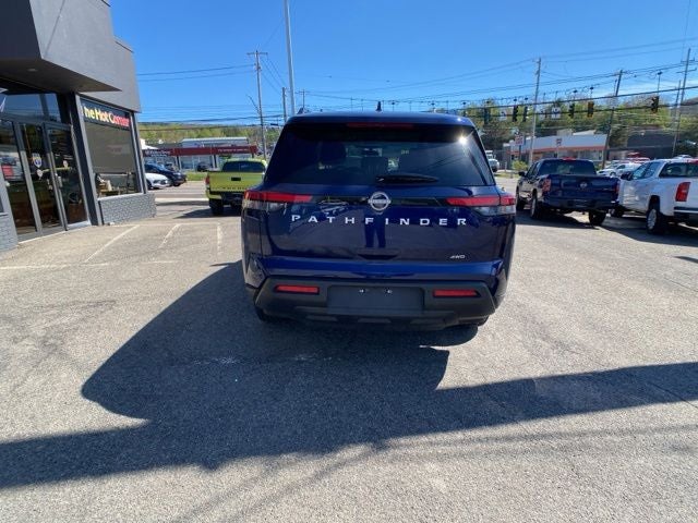 2025 Nissan Pathfinder SV