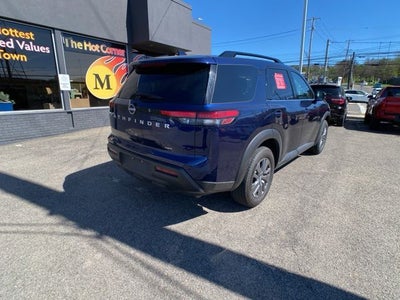 2025 Nissan Pathfinder SV