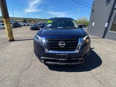 2025 Nissan Pathfinder SV