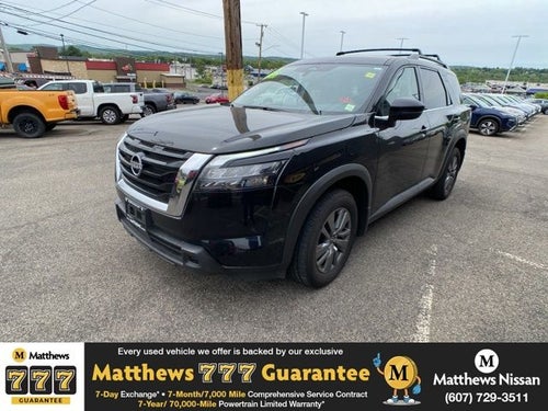 2025 Nissan Pathfinder SV