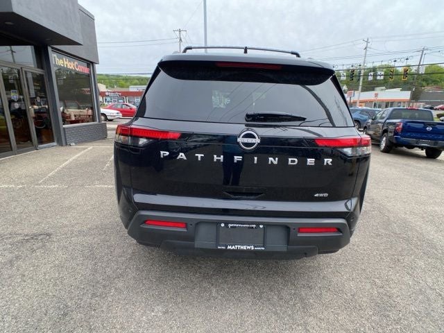 2025 Nissan Pathfinder SV