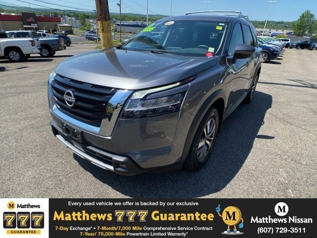2023 Nissan Pathfinder SL