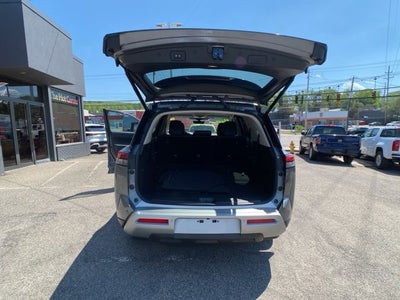 2023 Nissan Pathfinder SL