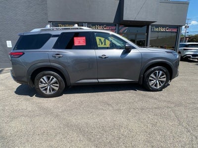 2023 Nissan Pathfinder SL