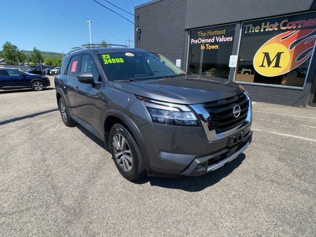 2023 Nissan Pathfinder SL