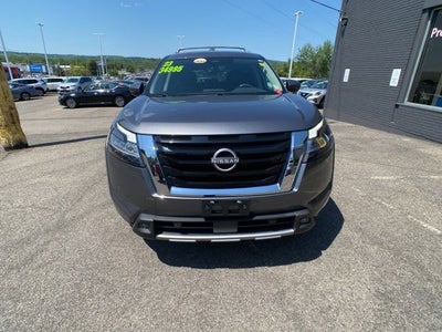 2023 Nissan Pathfinder SL
