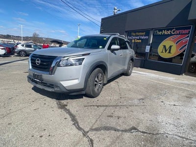 2022 Nissan Pathfinder SL
