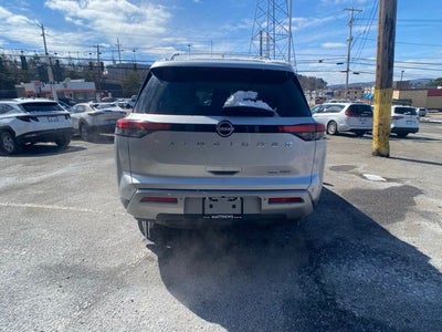 2022 Nissan Pathfinder SL