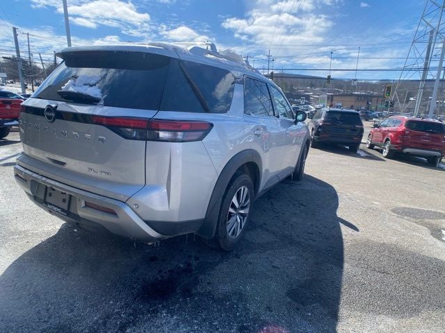 2022 Nissan Pathfinder SL