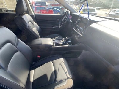 2022 Nissan Pathfinder SL