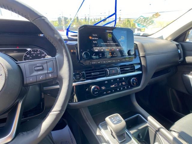 2025 Nissan Pathfinder SL