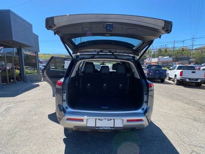 2025 Nissan Pathfinder SL