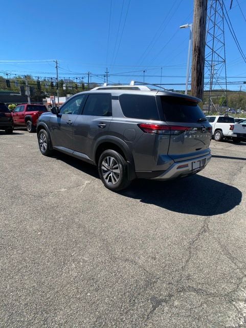 2025 Nissan Pathfinder SL
