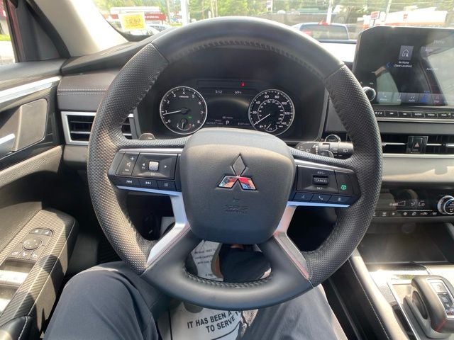 2023 Mitsubishi Outlander SE