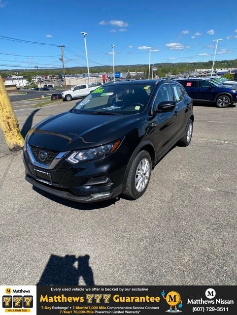 2022 Nissan Rogue Sport SV