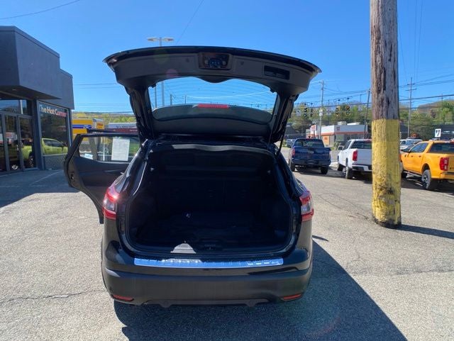 2022 Nissan Rogue Sport SV