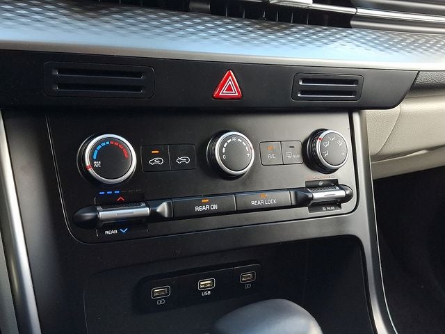 2024 Kia Carnival LX