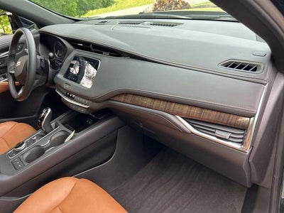 2023 Cadillac XT4 Premium Luxury