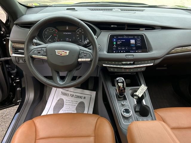 2023 Cadillac XT4 Premium Luxury