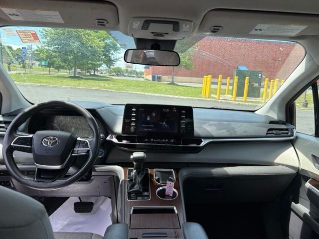 2021 Toyota Sienna LE 8 Passenger