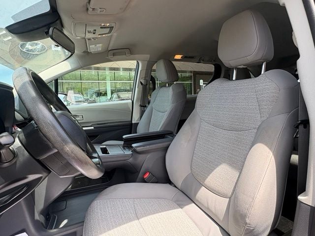 2021 Toyota Sienna LE 8 Passenger