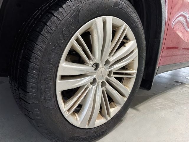 2023 Mitsubishi Outlander ES