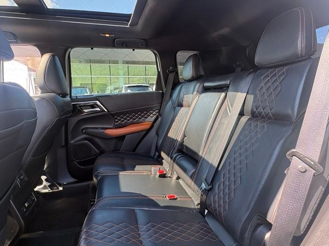 2023 Mitsubishi Outlander Plug-In Hybrid SEL
