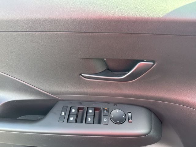 2025 Hyundai Kona SE