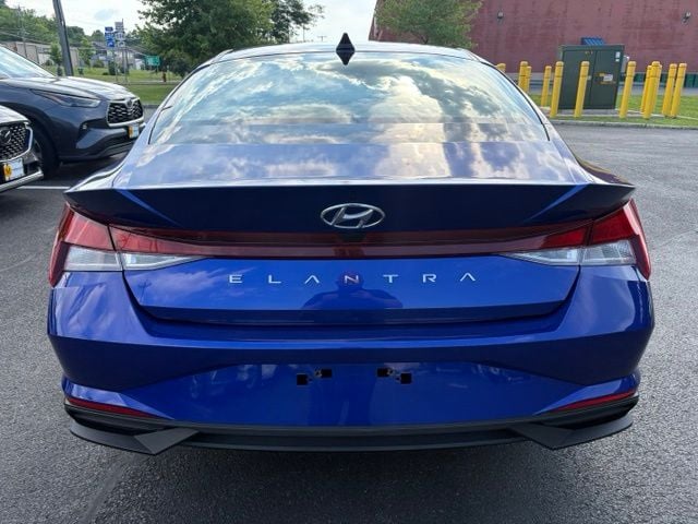 2023 Hyundai Elantra SE