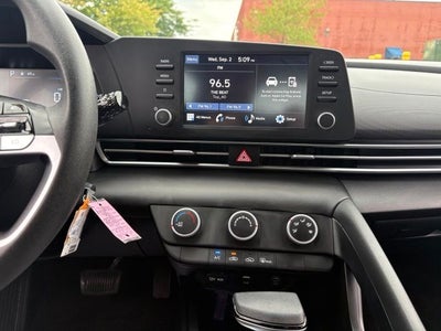 2024 Hyundai Elantra SE
