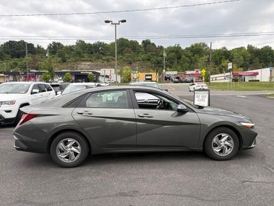 2024 Hyundai Elantra SE