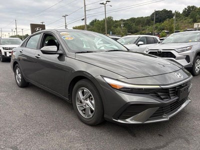 2024 Hyundai Elantra SE