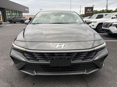 2024 Hyundai Elantra SE