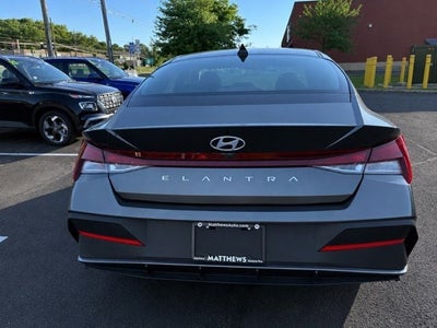 2025 Hyundai Elantra SE